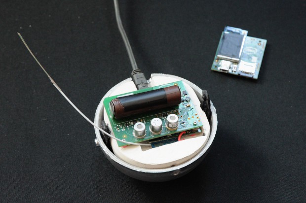 Blick in Intels Prototyp eines feuerfesten Messcomputers für die Brandbekämpfung (Bild: Nico Ernst/Golem.de)