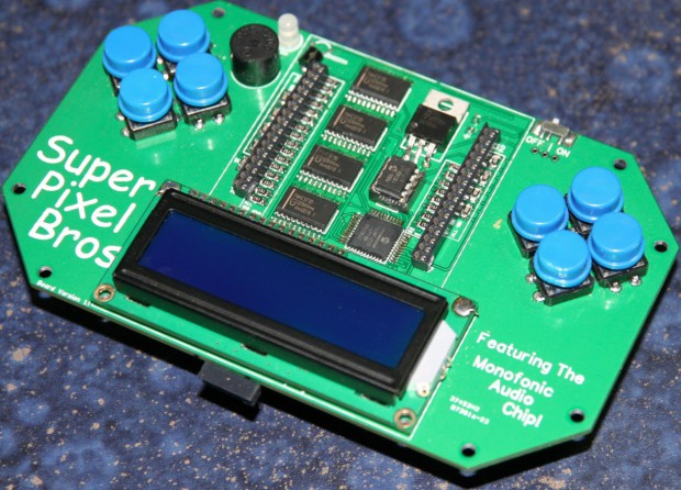 Die Platine des Super-Pixel-Bros-Spielehandhelds mit den meisten Komponenten - nur der 64-Pixel-Bildschirm fehlt hier. (Bild: Brad Slattery)