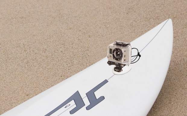 Gopro HD Hero 2 auf einem Surfbrett (Bild: Gopro)