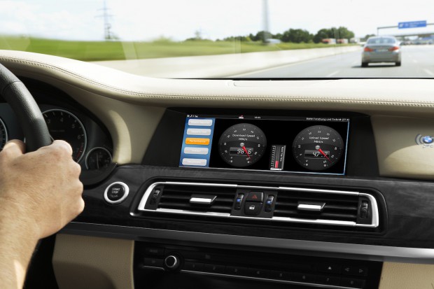 BMW testet LTE in Kooperation mit Telefónica - die hier zu sehenden Datenraten im Auto sind aber noch Fiktion. (Bild: BMW)
