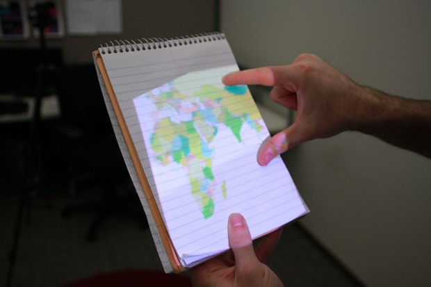 Omnitouch beherrscht auch Multitouch. (Foto: Chris Harrison)