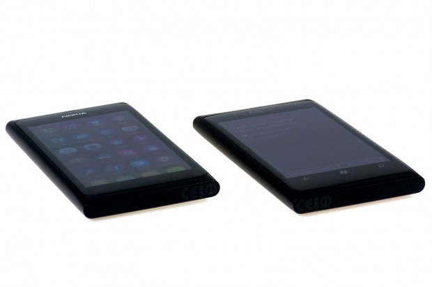 Das N9 links und das Lumia 800 rechts (Bilder: Andreas Sebayang)