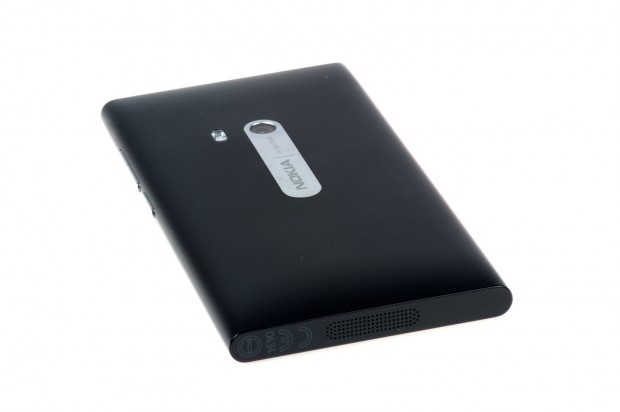 Beide Geräte haben eine 8-Megapixel-Kamera und eine doppelte LED-Leuchte. Nur die Anordnung unterscheidet sich.