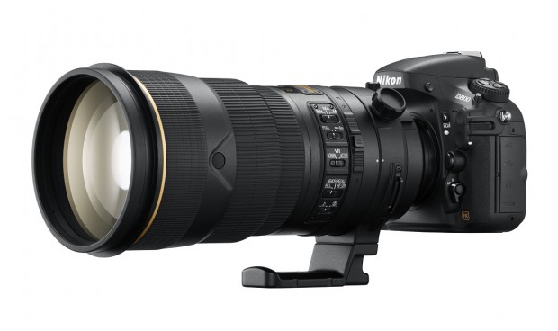 D800 mit 300-Millimeter-Sportlinse (Bild: Nikon)