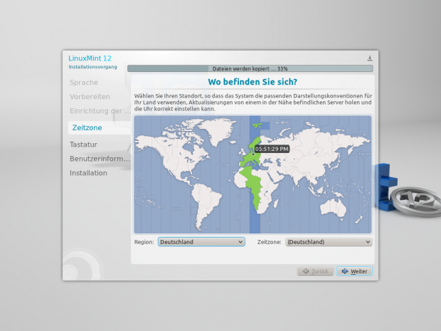 ... von Linux Mint 12 KDE RC ...