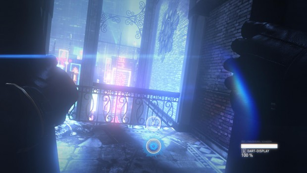 Durch wiederholtes Tastendrücken öffnet Agent Kilo eine Tür.