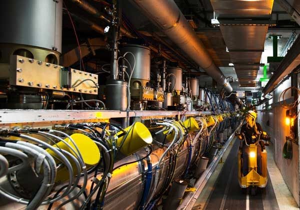Um die Kollisionen durchzuführen, waren einige Arbeiten am LHC nötig. (Foto: Cern)