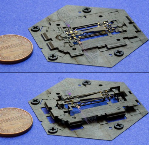 Block mit Mobee - vor und nach dem Aufklappen (Bild: Pratheev Sreetharan)