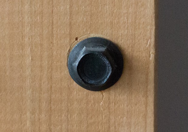 Canon 5D Mark III: Ausschnitt einer Aufnahme bei Tageslicht im Innenraum mit ISO 6400, 1/160 Sekunden bei f/8 (Objektiv Canon EF 50 mm 1:1,4 UMS)