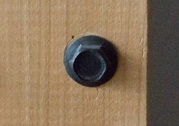 Canon 5D Mark III: Ausschnitt einer Aufnahme bei Tageslicht im Innenraum mit ISO 25600, 1/640 Sekunden bei f/8 (Objektiv Canon EF 50 mm 1:1,4 UMS)