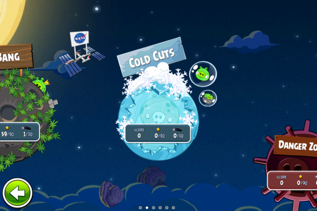 Zum Start von Angry Birds Space gibt es drei Grafiksets, plus Extras.