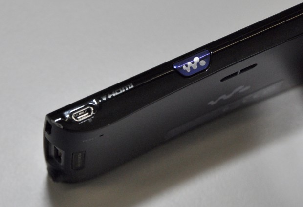 Die Walkman-Taste befindet sich an der Seite.