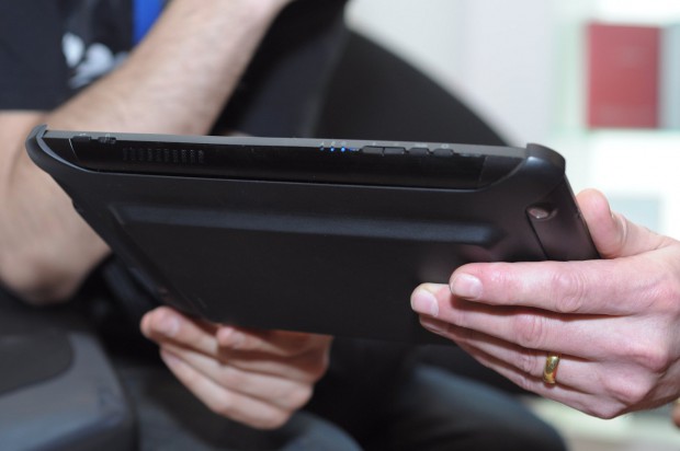 Gut zu sehen: der Unterschnallakku, ...