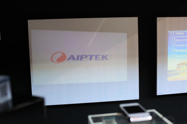 Aiptek Mobilecinema i50 - mit 50 Lumen leuchtstärker als das i20, aber dafür auch nur mit geringer 4:3-Auflösung 