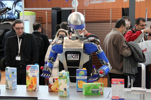 Er greift... (Foto: Werner Pluta/Golem.de)