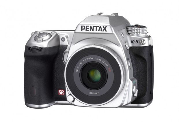 Pentax K-5 Special Silver Edition (Bild: Pentax)