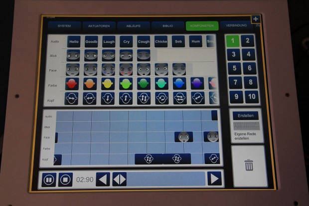 Über den Touchscreen lassen sich auch Sequenzen von Gesichtsausdrücken vordefinieren. (Foto: Werner Pluta/Golem.de)