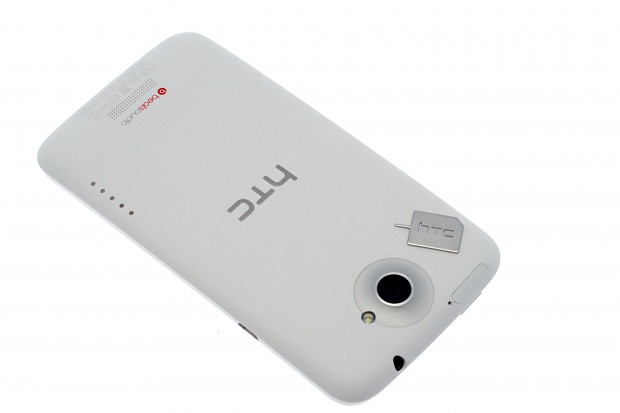 Die Rückseite des HTC One X 