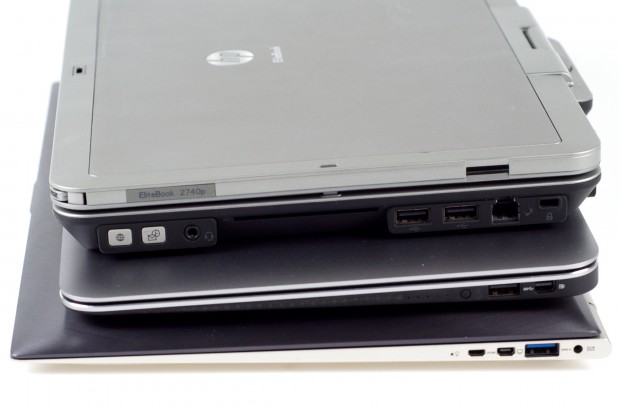 12-Zoll-Geräte (oben) haben allerdings immer noch eine etwas kleinere Grundfläche angeht. Gut zu sehen: die unterschiedliche Dicke von normalem Subnotebook und Ultrabook