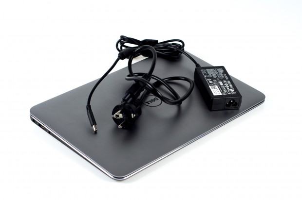 Das Netzteil des XPS 13