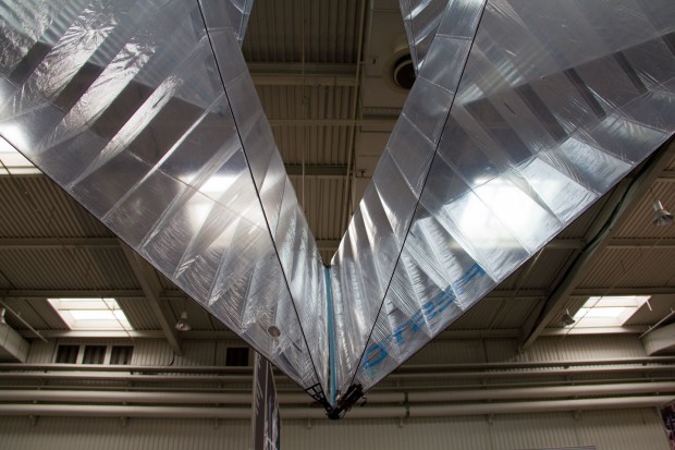 Der etwa 4,5 Meter große Körper entstand in Leichtbauweise und wiegt nur 2,3 Kilogramm. (Foto: Werner Pluta/Golem.de)