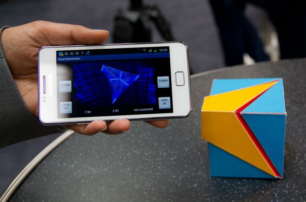 Gesteuert wird der fliegende Würfel über eine Smartphone-App. (Foto: Werner Pluta/Golem.de)