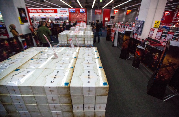 Und da lagen sie: große Stapel der eigentlich ausverkauften Sammleredition, ...