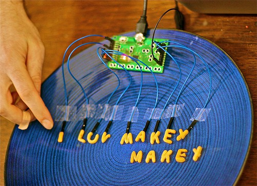 Tastatur aus Buchstabennudeln - Quelle: Makemakey.com