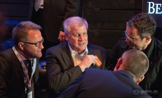 Seehofer im Gespräch mit Piraten