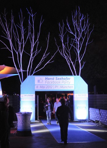 Weiß-blauer statt roter Teppich