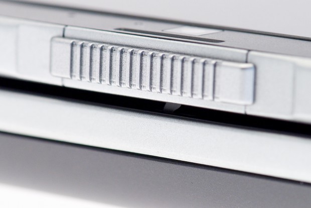 Der Haken (im Dunkeln) wird von einem Magneten herausgeholt.