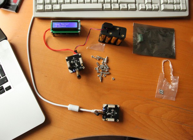 Das LCD-Bricklet ist per Funk mit dem Computer verbunden.