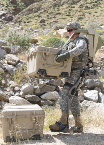 ... kann er schwere und unhandliche Gegenstände heben. (Foto: Lockheed Martin)