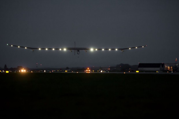 ...nach Madrid, wo der Flieger nach Mitternacht landen wird. (Symbolbild) (Foto: Solar Impulse/Jean Revillard)
