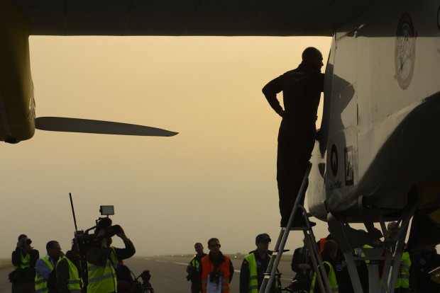 Um 8:24 Uhr am Morgen war das Solarflugzeug... (Foto: Solar Impulse/Jean Revillard)