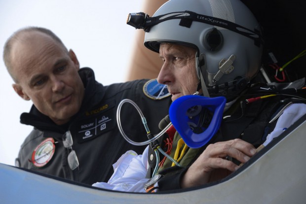 Am Steuer: André Borschberg (r.), hier mit Bertrand Piccard. Die beiden haben Solar Impulse gegründet. (Foto: Solar Impulse/Jean Revillard)