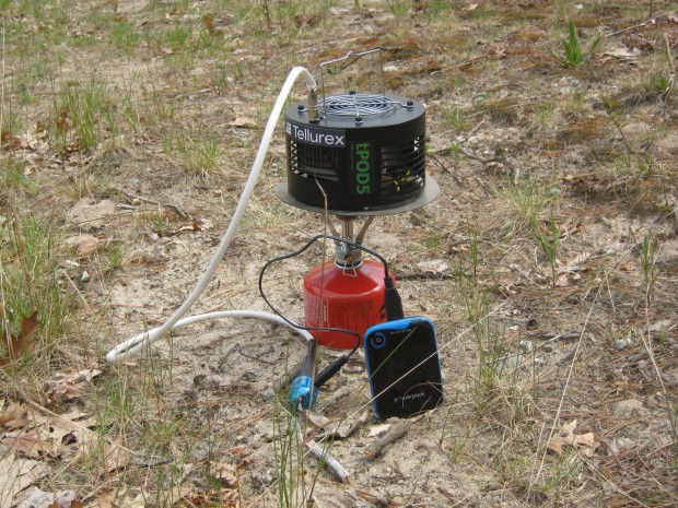 Die größere Variante T-Pod5 wird mit einem Campingkocher betrieben und liefert 5 Watt. (Foto: Telurex)