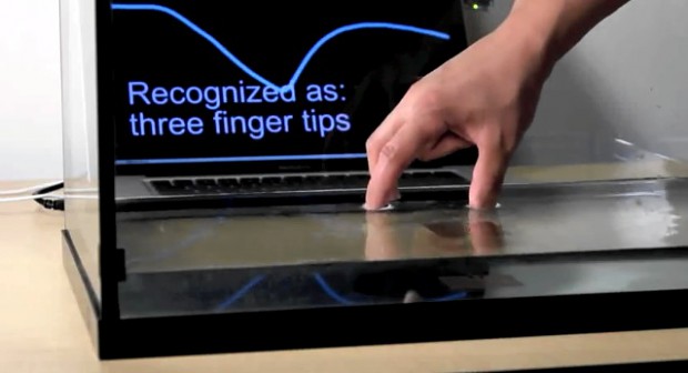 Touché erkennt auch, wenn Wasser berührt wird und ob einzelne Finger oder die ganze Hand eingetaucht werden  (Screenshot Golem.de)