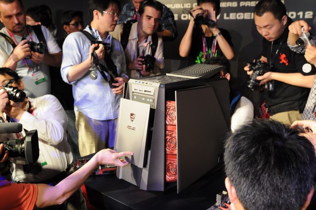 Das Titan CG8890 war auf der ROG-Veranstaltung von Asus umlagert. (Fotos: Nico Ernst)