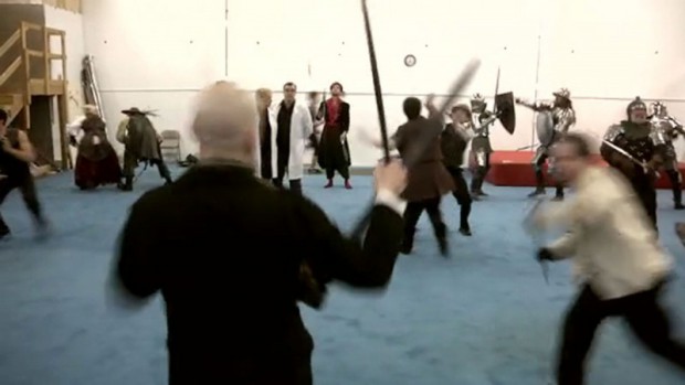 Clang - Stephenson schreibt nicht nur über Schwerter, er schwingt sie auch selber gerne (Screenshot Golem.de)