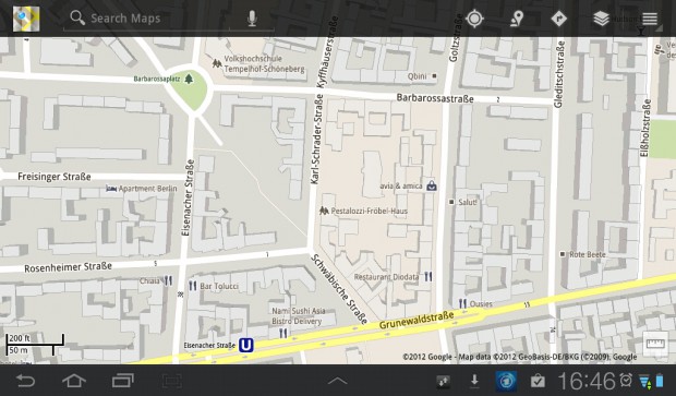 Bei bestehender Onlineverbindung gibt es nicht nur mehr Straßennamen, sondern auch POIs...