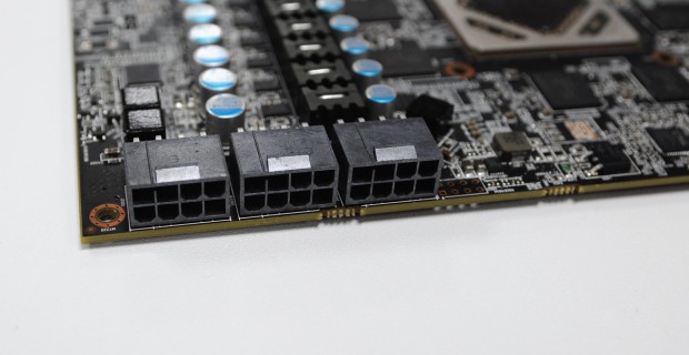 3 x 150 über diese Ports und weitere 75 über den PEG-Slot