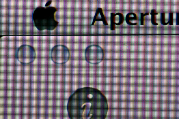 Retina-Display von Nahem. Bildeindruck: 1.920 x 900 bei 2.880 x 1.800 Pixeln. Hier skaliert Mac OS X.