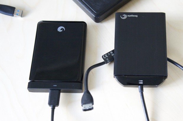 Sonst funktionieren die Adapter ohne Probleme an den unterschiedlichen Festplattengenerationen. Der hier zu sehende eSATAp-Adapter ist allerdings nicht mehr zu bekommen.