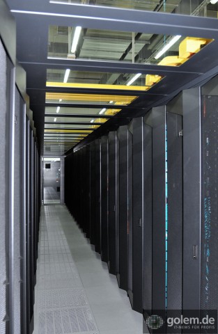 Manche Racks sind oben per Plexiglas für bessere Kühlung abgeschlossen