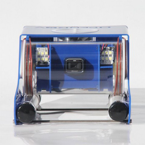 Kamera und Elektronik befinden sich in einem wasserdichten Kunststoffzylinder. Sie sind drehbar gelagert - für den Rundumblick. (Foto: OpenROV)