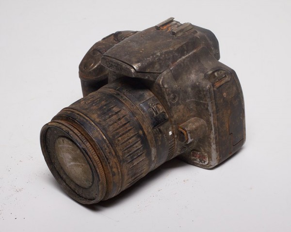 Eine Canon 350D, die drei Jahre in einem Flussbett lag. (Bild: Michael Comeau)