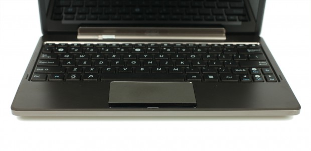 Die Dockingstation hat neben einer Tastatur auch ein Touchpad.