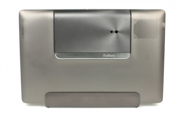 Dank der Aussparungen an der R&uuml;ckseite l&auml;sst sich die Kamera des Smartphones auch im Tablet nutzen.