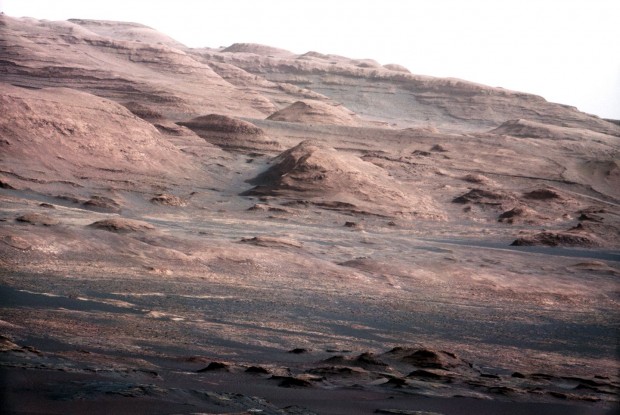 Geologische Formation am Mount Sharp, aufgenommen mit von 100-mm-Mastcam (Foto: NASA/JPL-Caltech/MSSS)